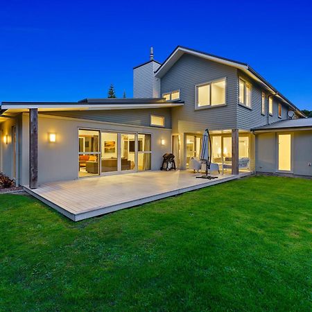 Anam Cara Gardens Luxury Villa Private Bedrooms And Ensuite Bathrooms Sleeps 9 Otaki Exteriör bild