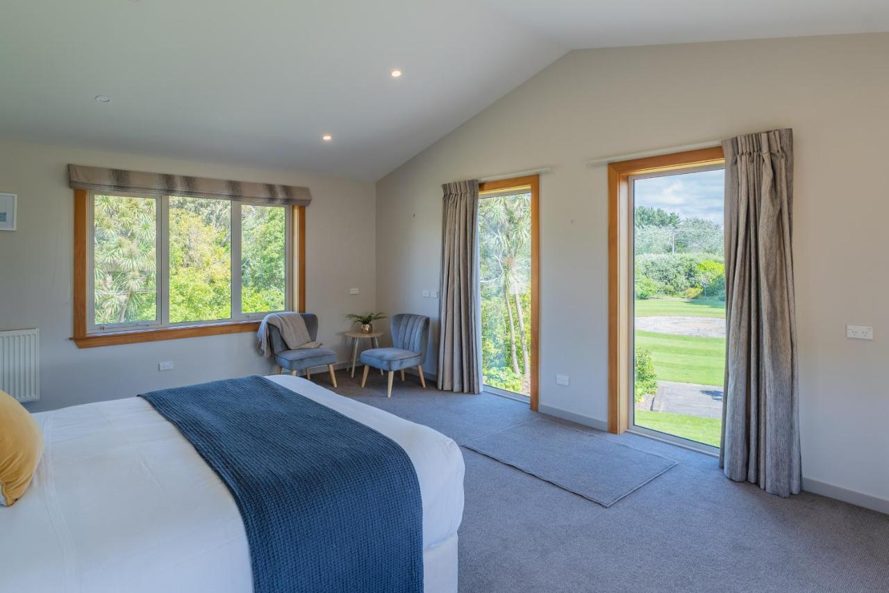Anam Cara Gardens Luxury Villa Private Bedrooms And Ensuite Bathrooms Sleeps 9 Otaki Exteriör bild