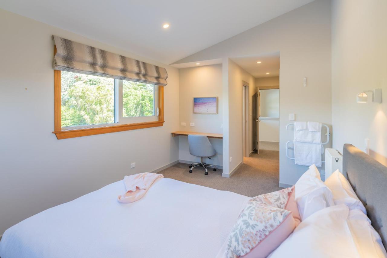 Anam Cara Gardens Luxury Villa Private Bedrooms And Ensuite Bathrooms Sleeps 9 Otaki Exteriör bild