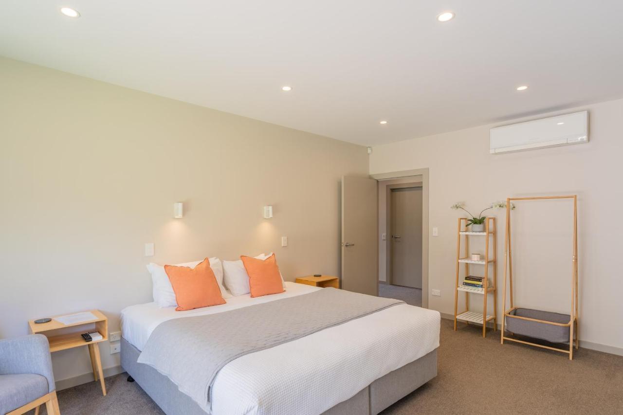 Anam Cara Gardens Luxury Villa Private Bedrooms And Ensuite Bathrooms Sleeps 9 Otaki Exteriör bild