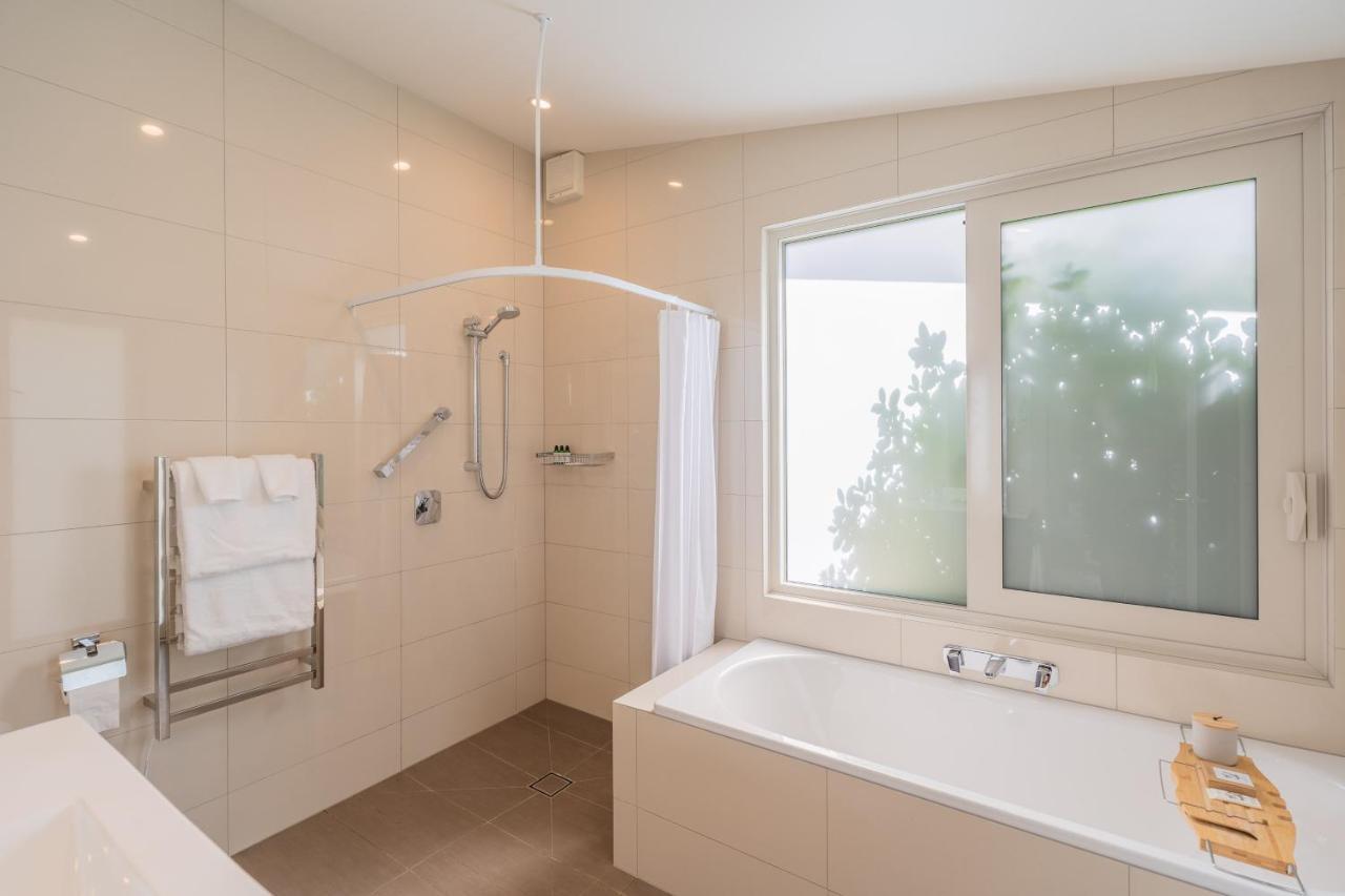 Anam Cara Gardens Luxury Villa Private Bedrooms And Ensuite Bathrooms Sleeps 9 Otaki Exteriör bild