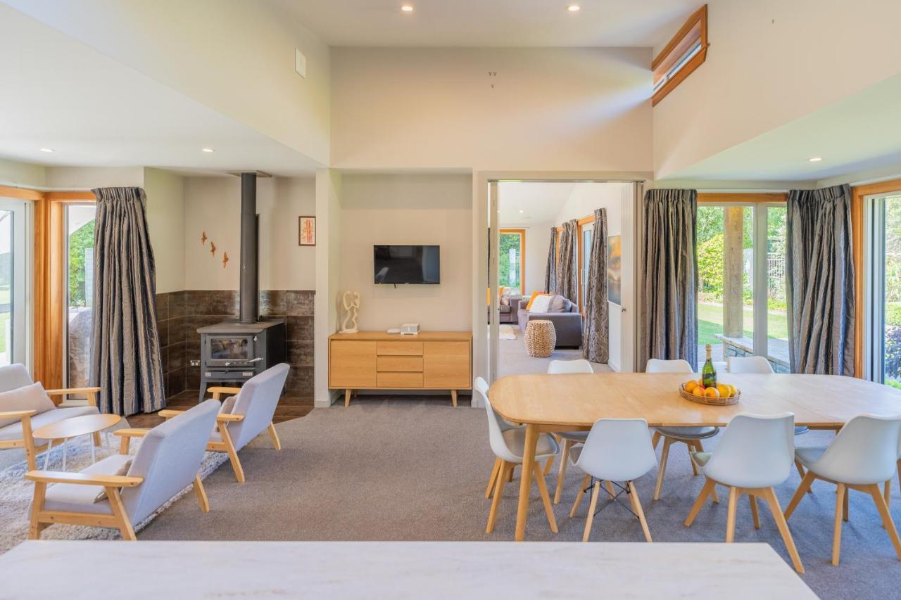 Anam Cara Gardens Luxury Villa Private Bedrooms And Ensuite Bathrooms Sleeps 9 Otaki Exteriör bild