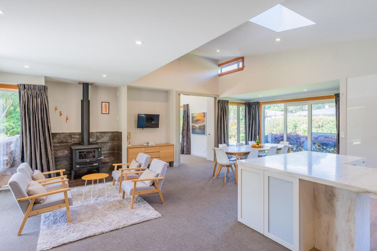 Anam Cara Gardens Luxury Villa Private Bedrooms And Ensuite Bathrooms Sleeps 9 Otaki Exteriör bild