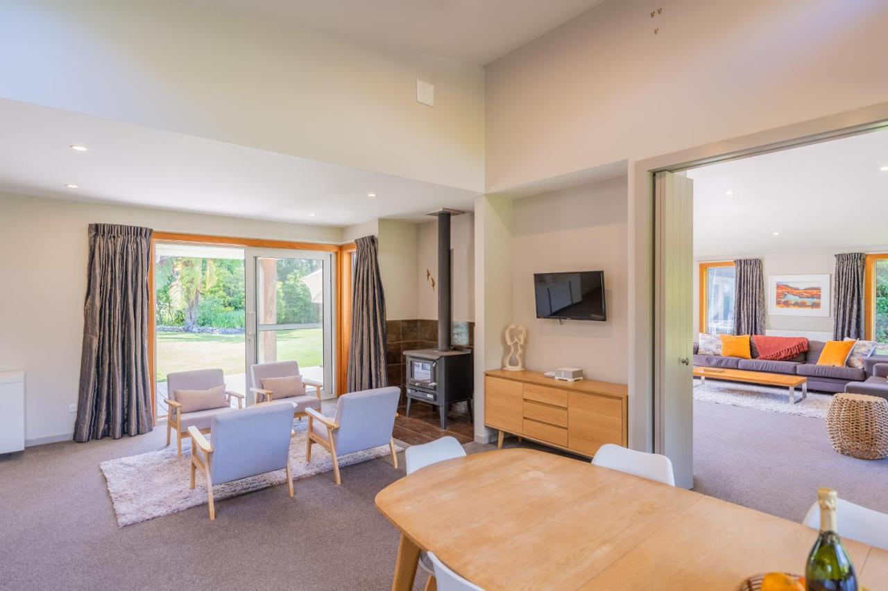 Anam Cara Gardens Luxury Villa Private Bedrooms And Ensuite Bathrooms Sleeps 9 Otaki Exteriör bild