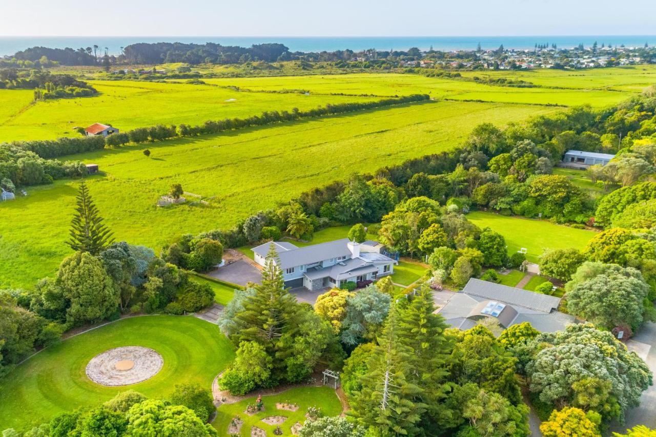 Anam Cara Gardens Luxury Villa Private Bedrooms And Ensuite Bathrooms Sleeps 9 Otaki Exteriör bild