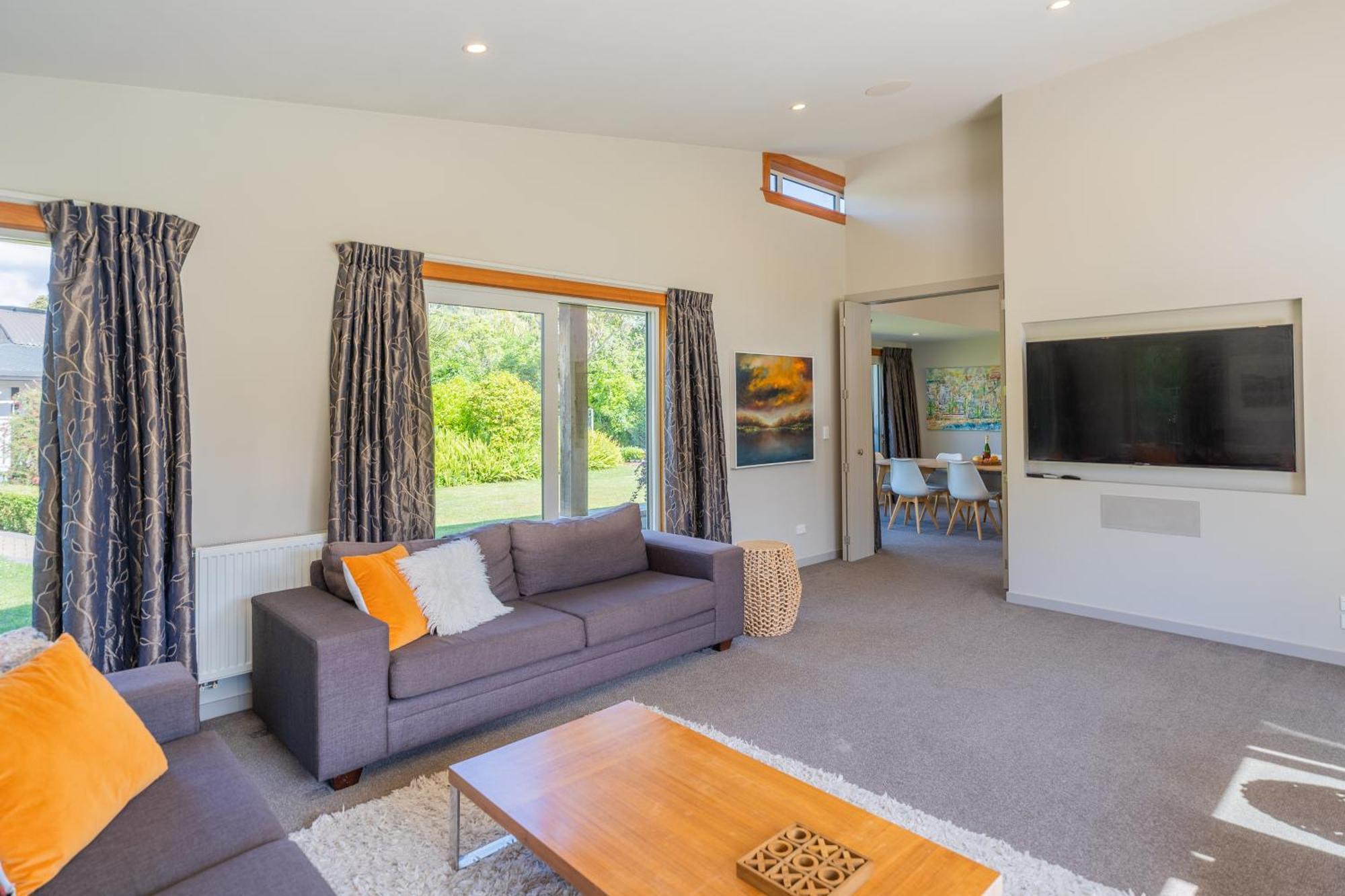 Anam Cara Gardens Luxury Villa Private Bedrooms And Ensuite Bathrooms Sleeps 9 Otaki Exteriör bild