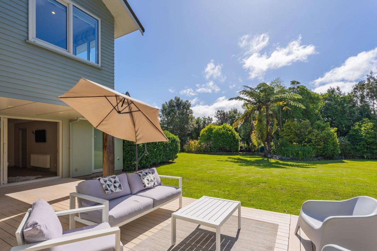 Anam Cara Gardens Luxury Villa Private Bedrooms And Ensuite Bathrooms Sleeps 9 Otaki Exteriör bild
