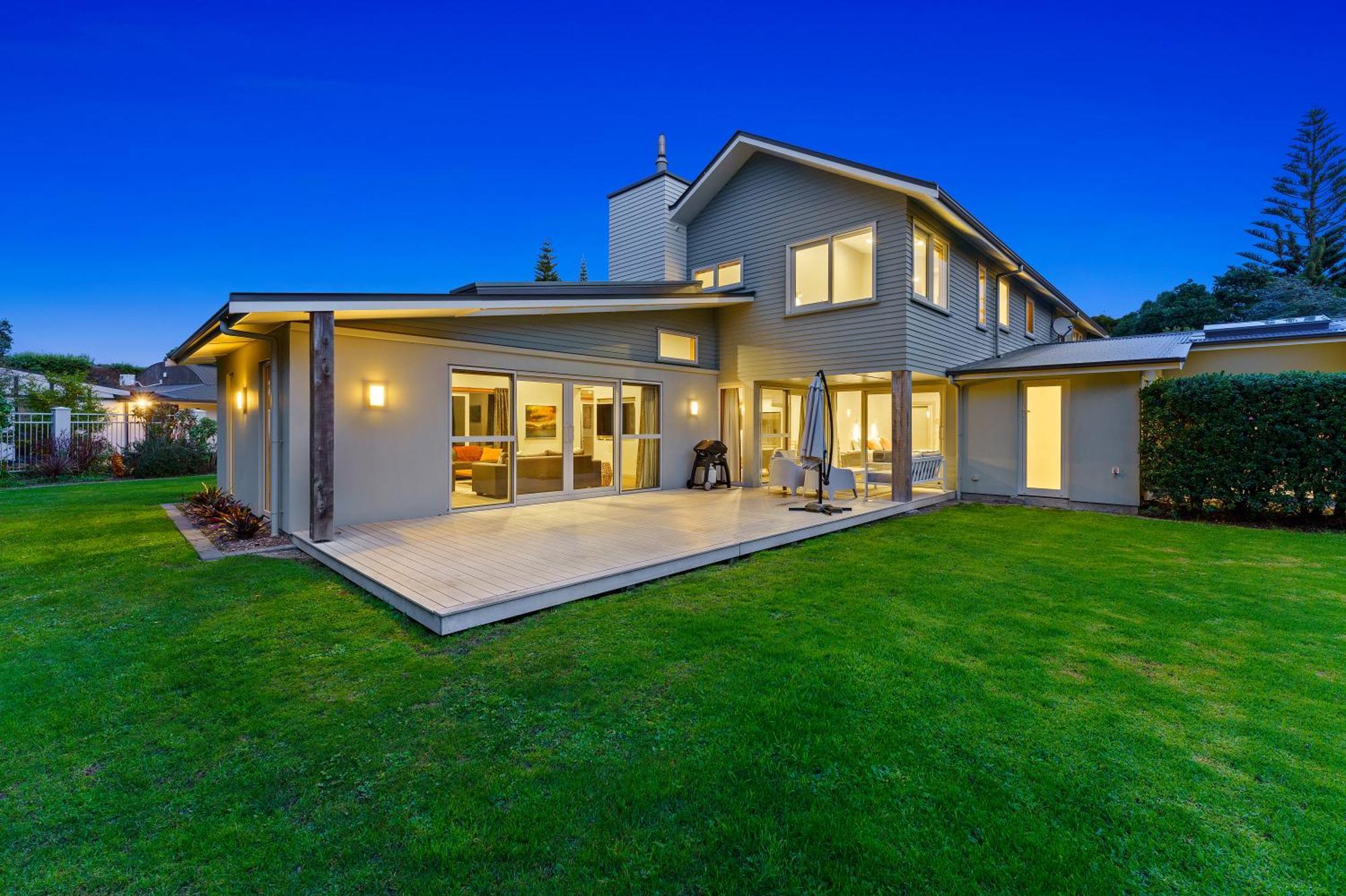 Anam Cara Gardens Luxury Villa Private Bedrooms And Ensuite Bathrooms Sleeps 9 Otaki Exteriör bild