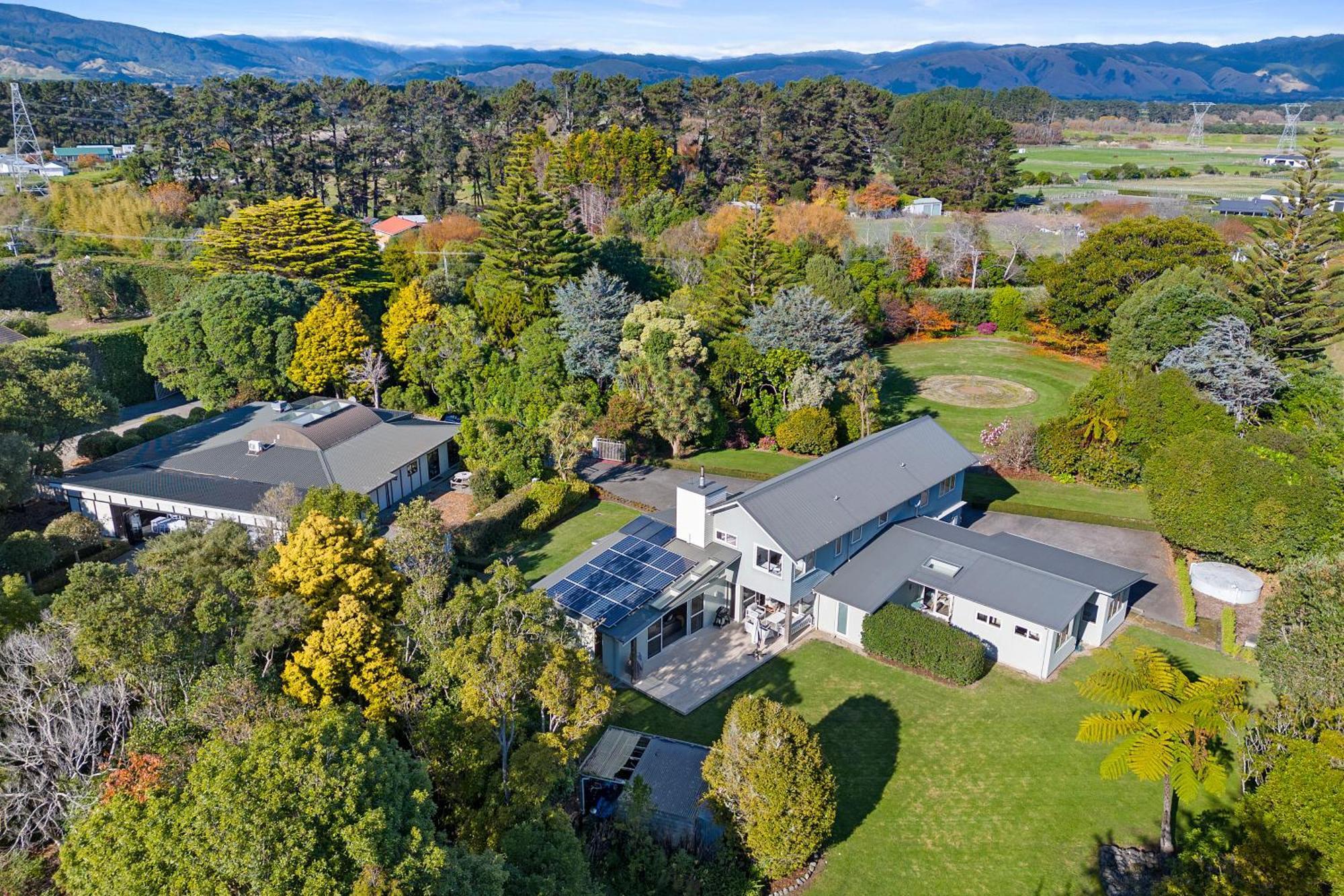 Anam Cara Gardens Luxury Villa Private Bedrooms And Ensuite Bathrooms Sleeps 9 Otaki Exteriör bild